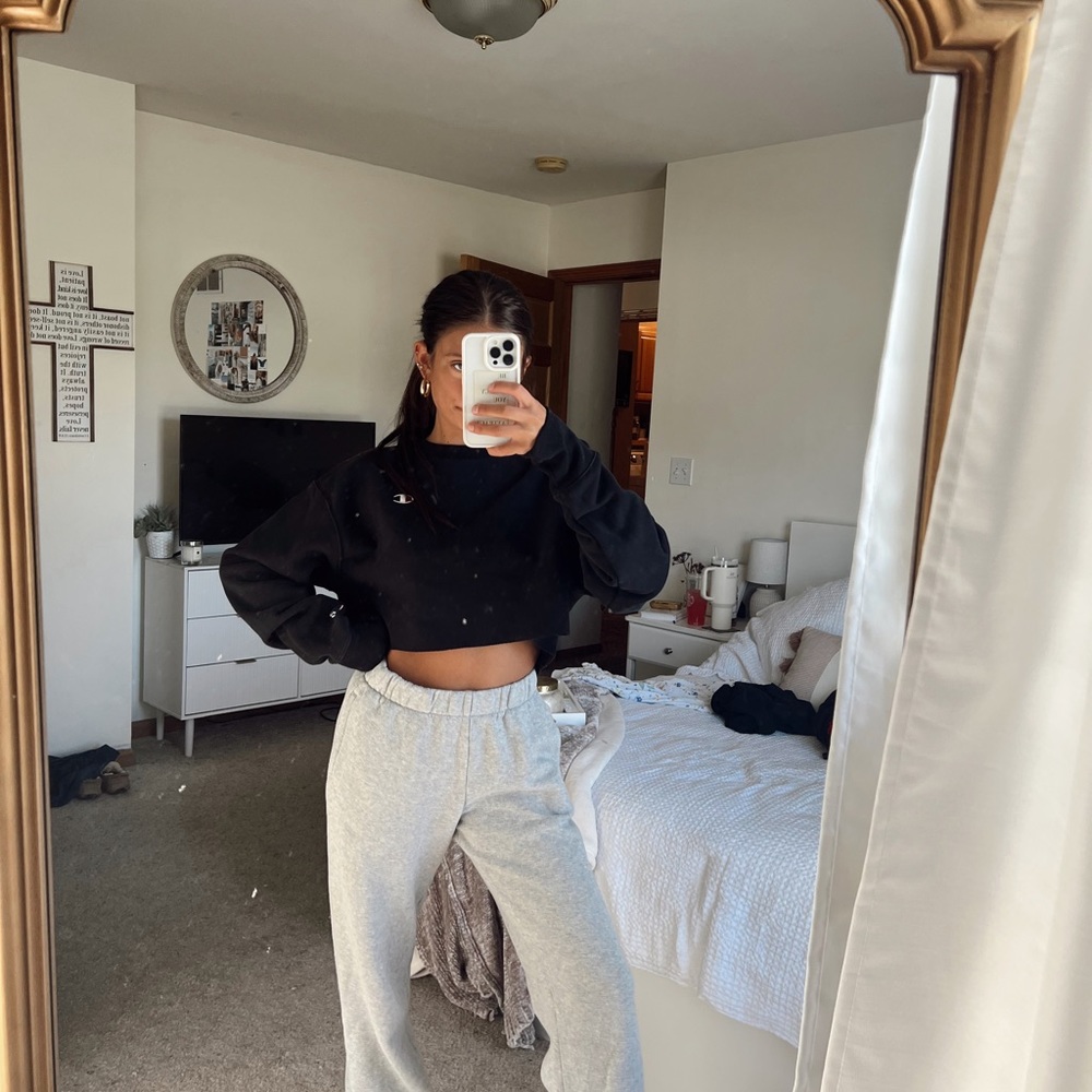 BLACK CROPPED CHAMPION SWEATSHIRT 🖤✔️